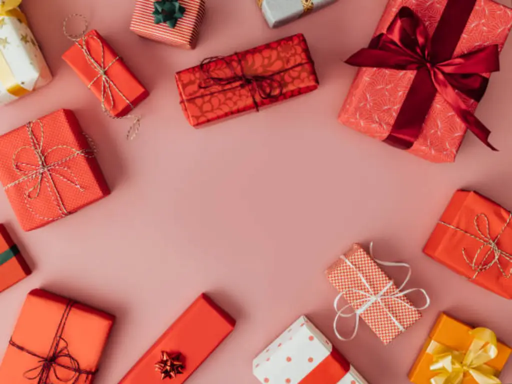 How to Prepare Cosmetic Packaging for Holiday Launches & Gift Sets