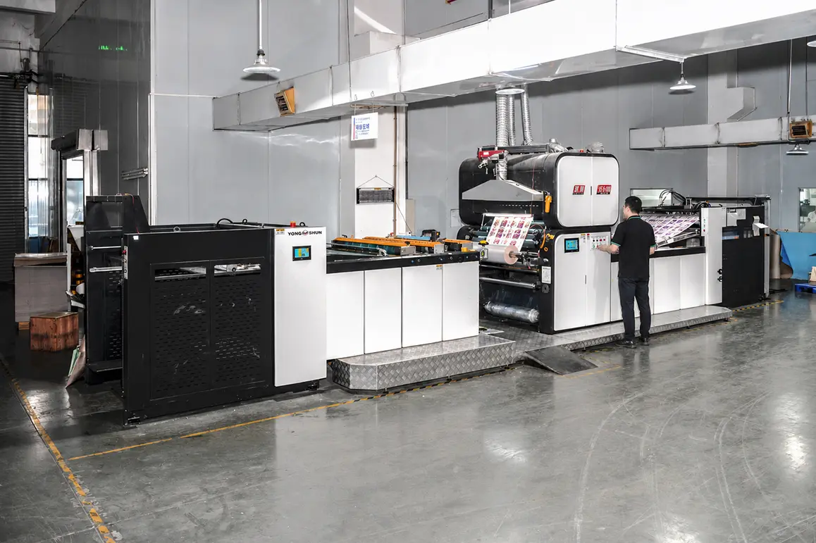 Automatic film laminating machine