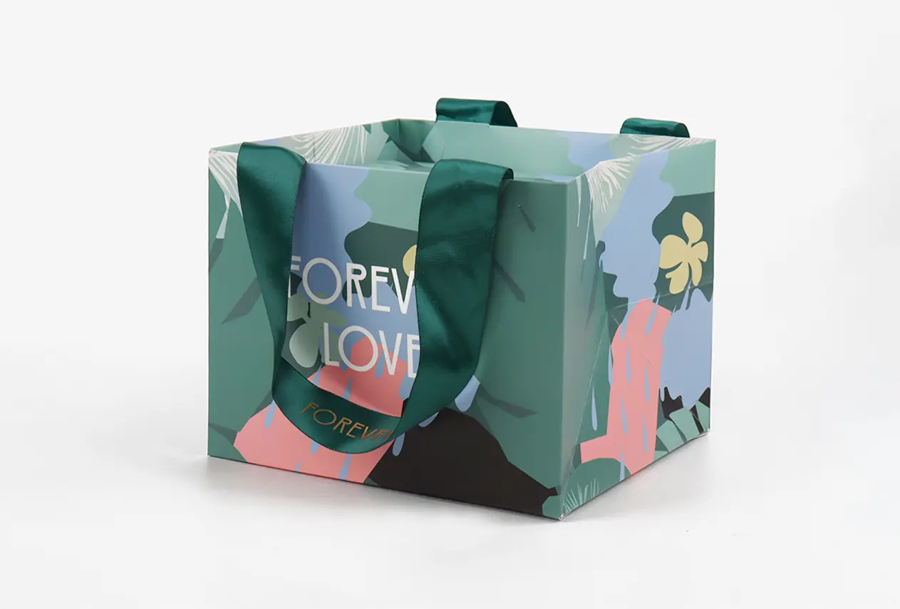 Custom paper shopping bags for retail and luxury brands